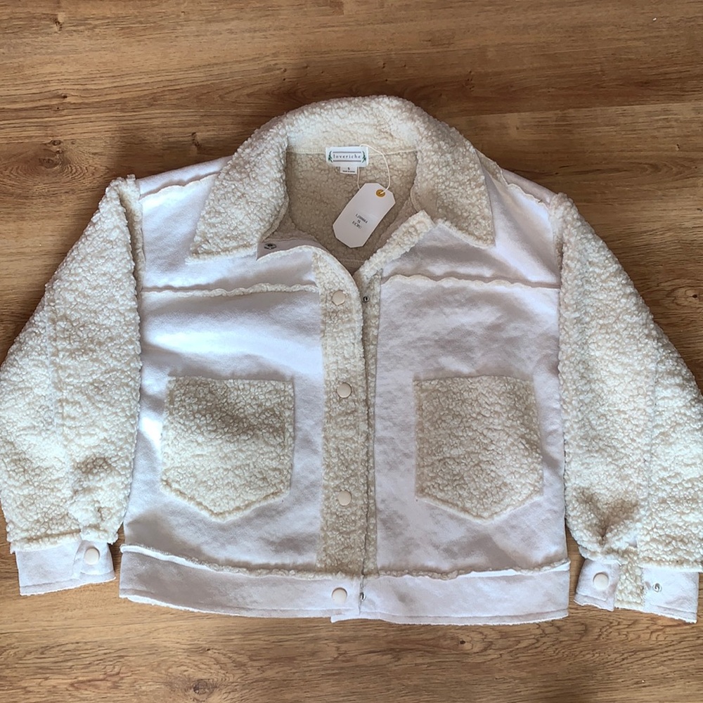 Boutique semi-cropped jacket! Sherpa
